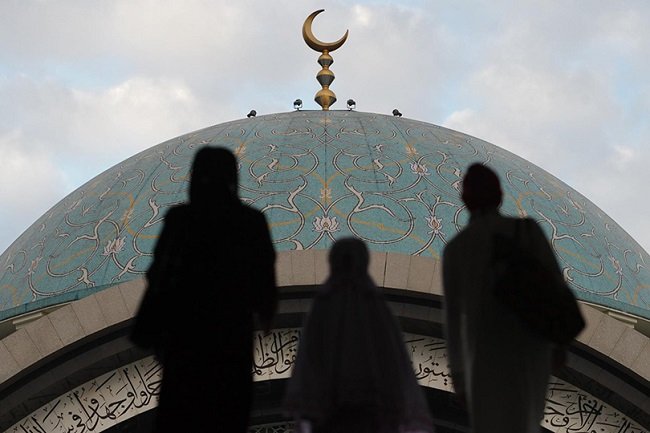 من الحكايات إلى المعجزات  " محاولة لفهم الاديان التوحيدية في ضوء علم الاجتماع الديني " للدكتور فجر جودة النعيمي 