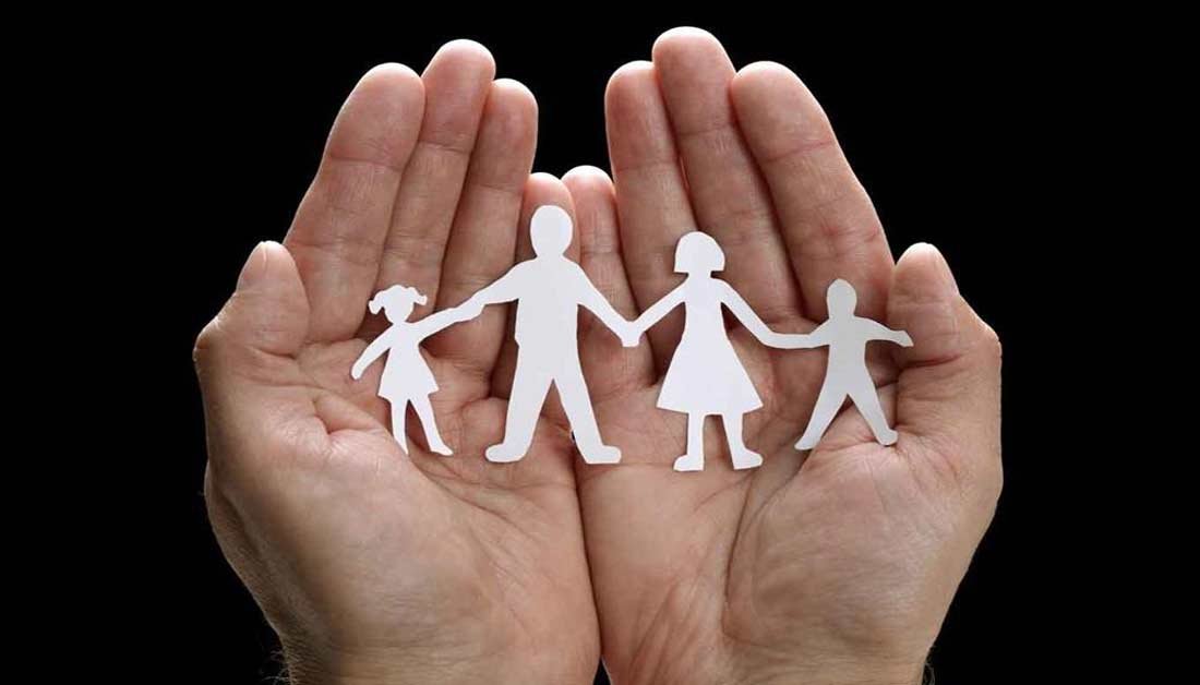 الأسرة بين صناعة الإنسان وصناعة العُقَد