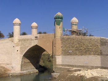 (مذكرات أقدم مدرس تاريخ في كربلاء الأستاذ عبد الرزاق الحكيم) : (قنطرة أم حديبة)