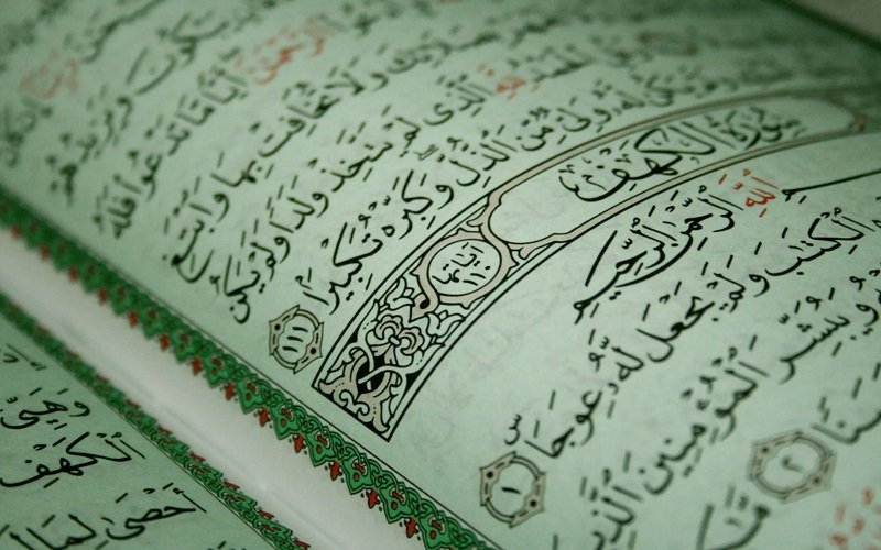 لفظُ القرآنِ مقصودٌ لمعنى لا يُستحصَلُ بغيرِهِ قطُّ ؛ فـ(أَو) ليست بمعنى (بل)