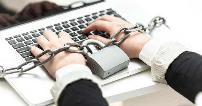 مكافحة جرائم المعلومات… أم توسيع دائرة الخوف؟