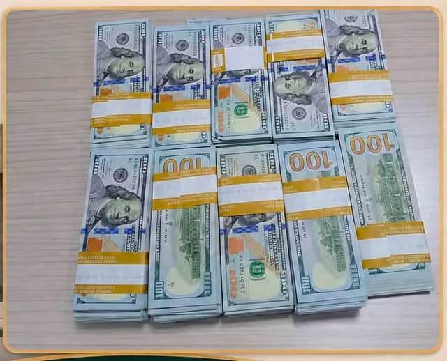 الكمارك تضبط مسافر بحوزته مبالغ مالية بالدولار الأمريكي في مركز كمرك مطار النجف الأشرف