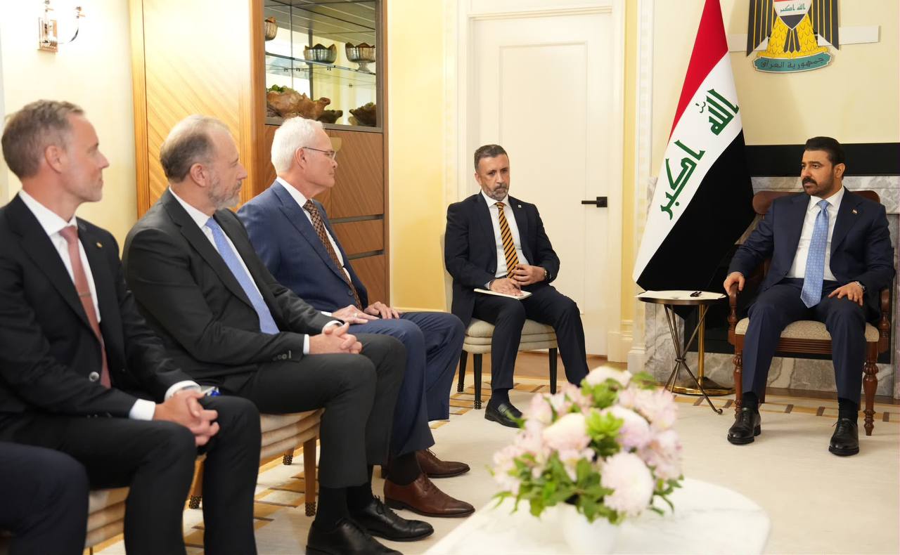 الزيدي يلتقي الرئيس التنفيذي لإكسون موبيل ويؤكد أهمية توسيع الشراكة لتطوير القطاع النفطي