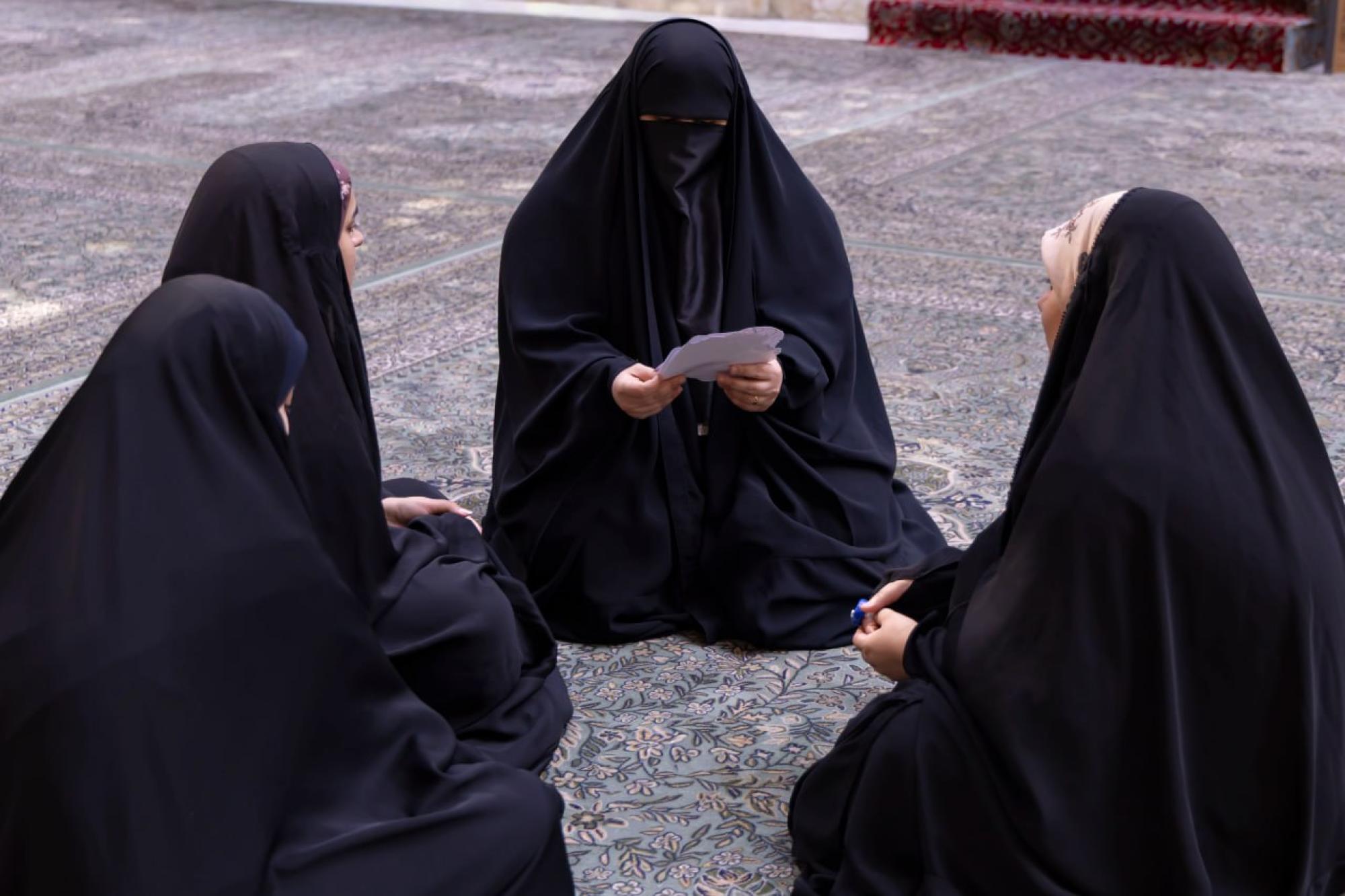شعبة التوجيه الديني النسوي تنظم مسابقة ثقافية للزائرات بذكرى ولادة الإمام الحسن العسكري (عليه السلام)