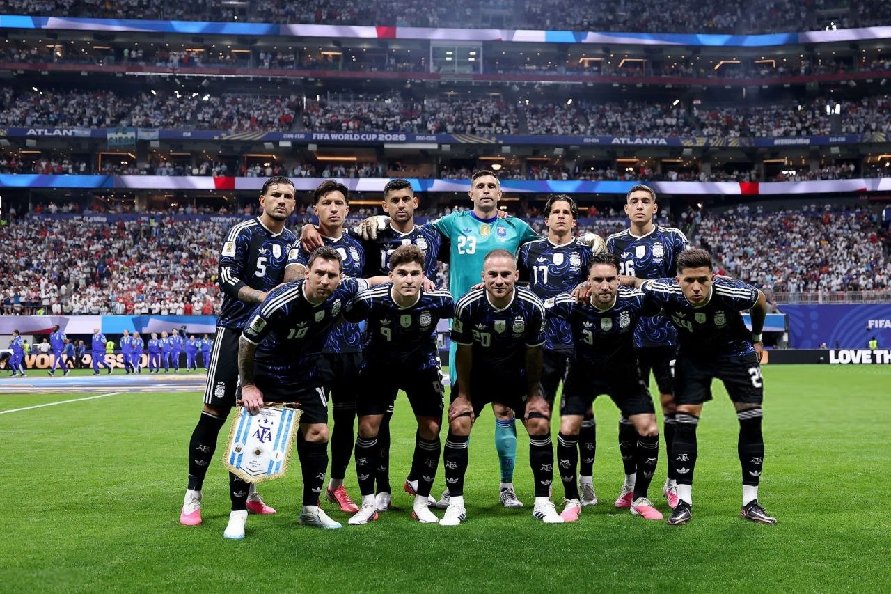 منتخب الارجنتين يتأهل إلى الدور النهائي من كأس العالم ليواجه منتخب اسبانيا.