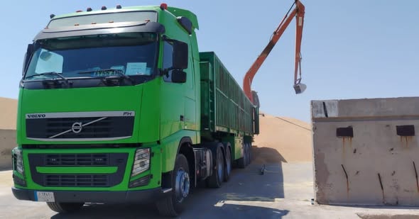 وزارة النقل :تنجز نقل 3500 طن من الحنطة من مركز تسويق بيجي الى مخازن خان ضاري وبني سعد