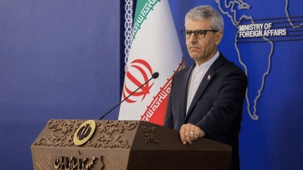 الخارجية الإيرانية تنفي وجود مفاوضات مع واشنطن