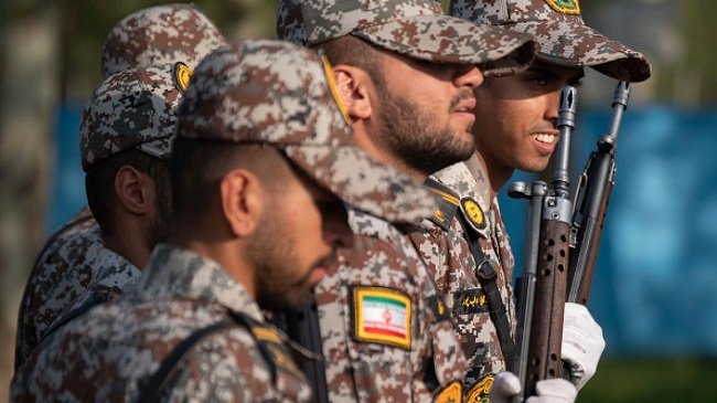 إيران تعلن استشهاد 9 جنود في قصف أميركي وتلوّح بتغيير عقيدتها النووية