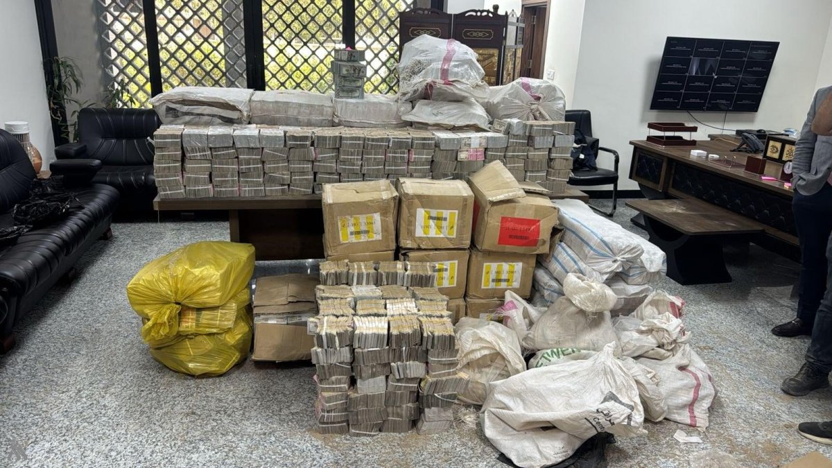ضبط نصف مليون دولار و200 مليون دينار ونصف كيلوغرام من الذهب بمنزل مسؤول سابق في صلاح الدين