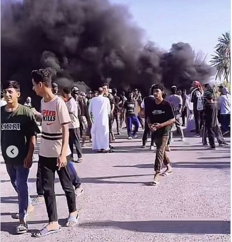 أهالي الديوانية يتظاهرون وسط المدينة احتجاجاً على انقطاع التيار الكهربائي