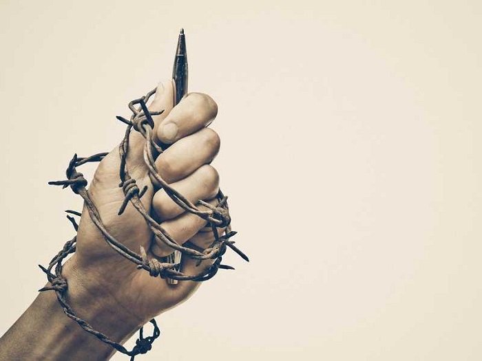 سُلطة المُثقف، وسُلطة المُستبد