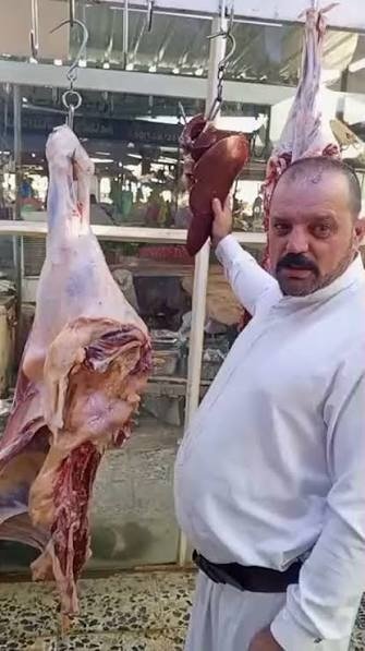 قصاب_لحم_خنزير.jpg